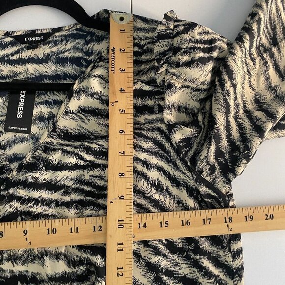 Express Animal Print Puff Sleeve Blouse Size Large V Neck Long Sleeve - Picture 9 of 11